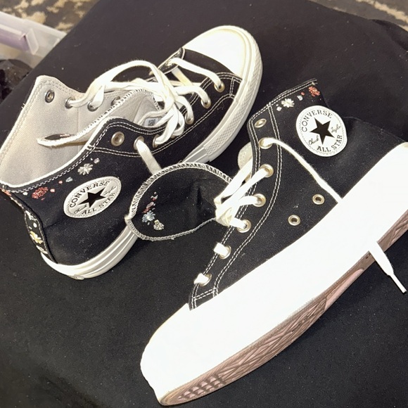 Converse Chuck Taylor All Star Lift Platform High 'Embroidered Floral - women’s - Picture 13 of 15
